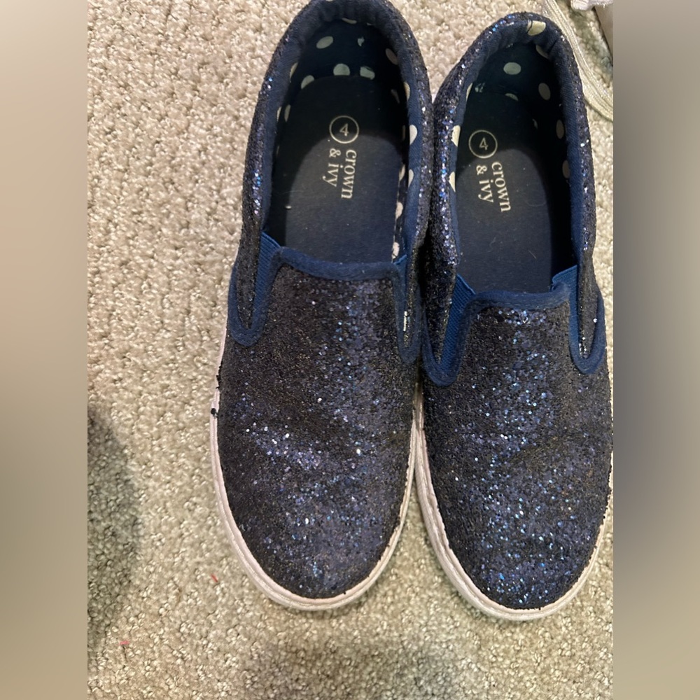 navy shoes size 4
